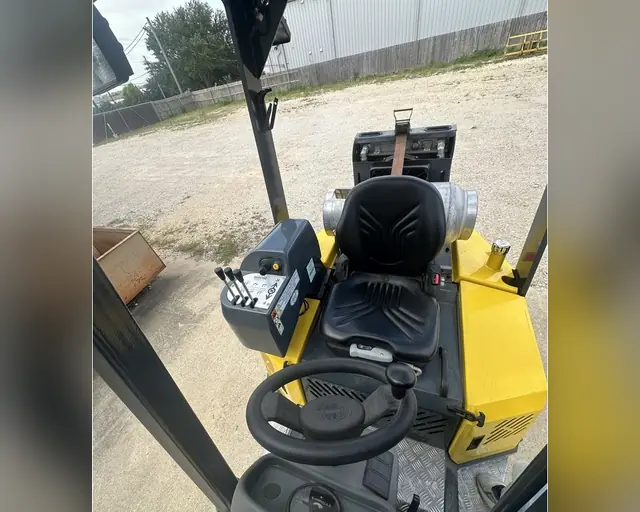 Pre-Owned 2017 Combilift Aisle Master 44WH forklift, photo 5